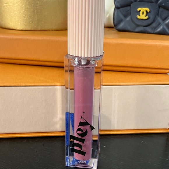 PLEY BEAUTY Lust + Found Glossy Lip Lacquer in Lupe - Picture 3 of 4